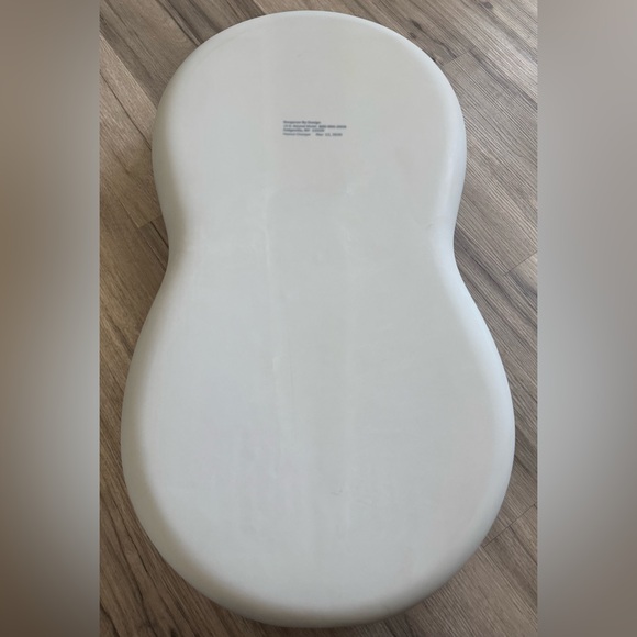 Keekaroo Peanut Baby Changer - Picture 8 of 10